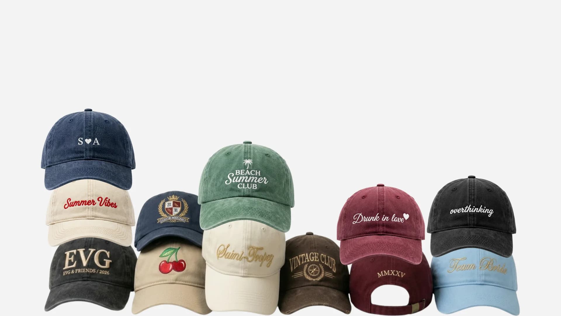 Grappe de casquettes personnalisées brodées à Paris, initiales, lettrages et motifs sur dad cap, baseball et velours
