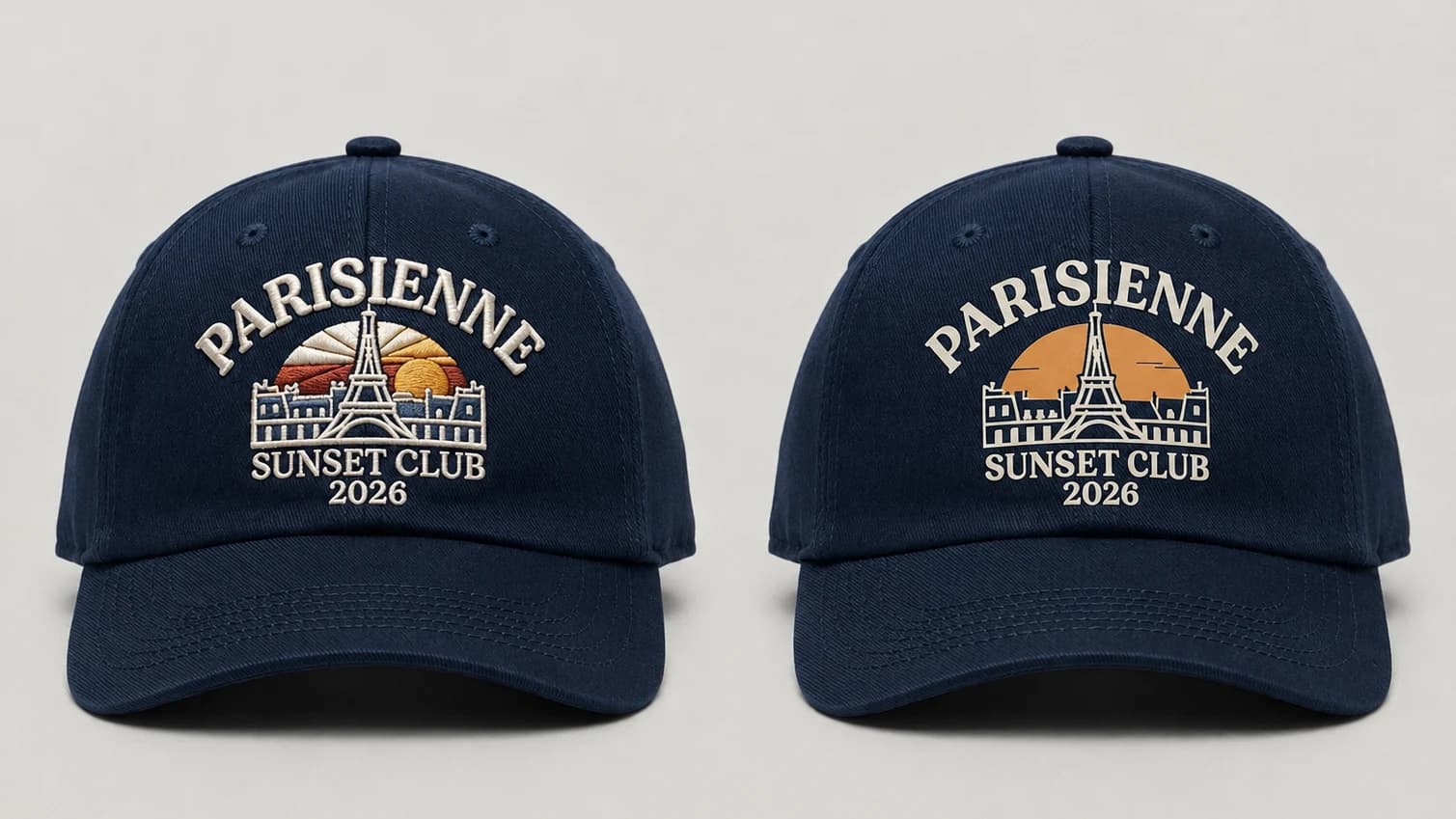Même écusson en broderie texturée à gauche et en impression à plat à droite, comparaison sur casquette
