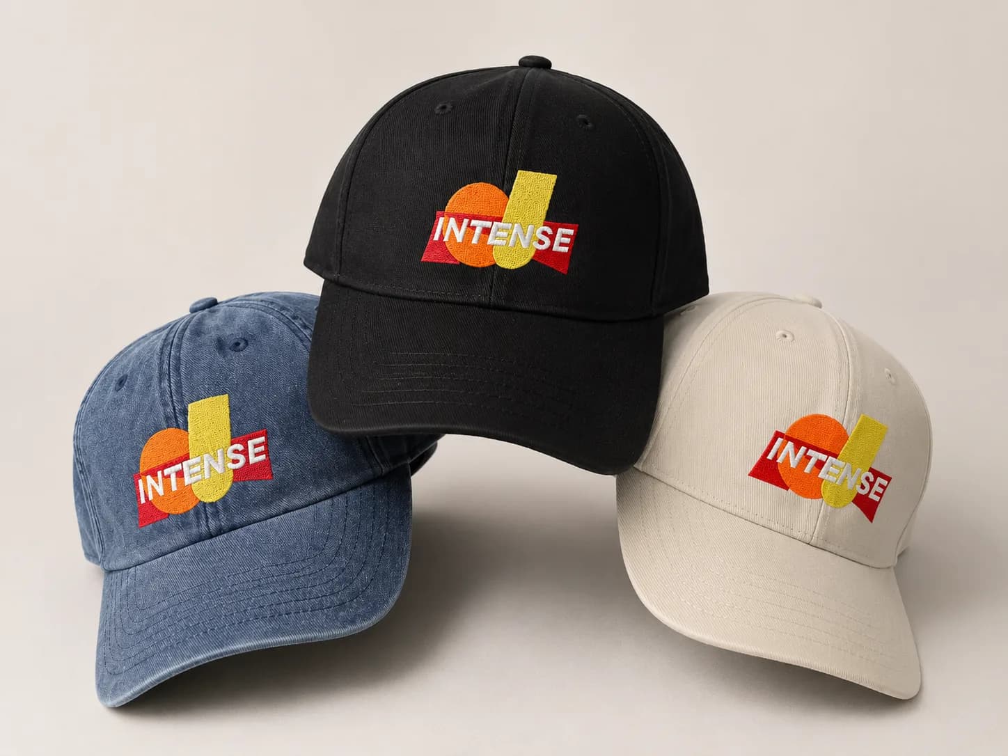 Casquettes baseball de l'agence Intense, logo couleur brodé, trois coloris